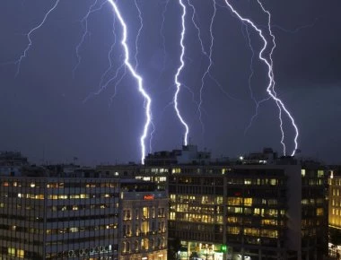 Έκτακτο δελτίο της ΕΜΥ για την «Ιοκάστη»: Καταιγίδες και χιόνια - «Καμπανάκι» για πλημμύρες (φωτό, βίντεο)